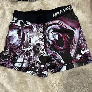 Pattern Nike pro shorts